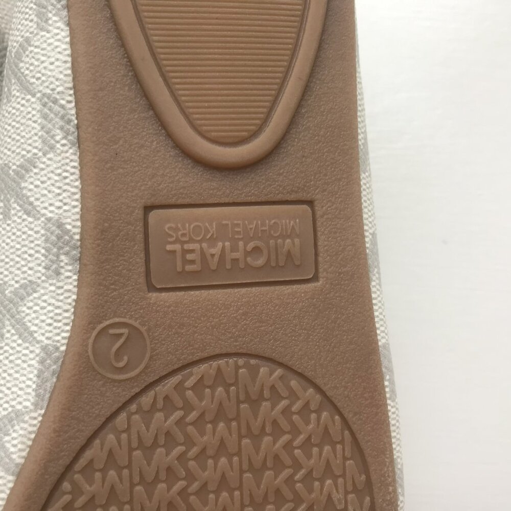 Chic Michael Kors slip on shoes for girls - Picture 5 of 8